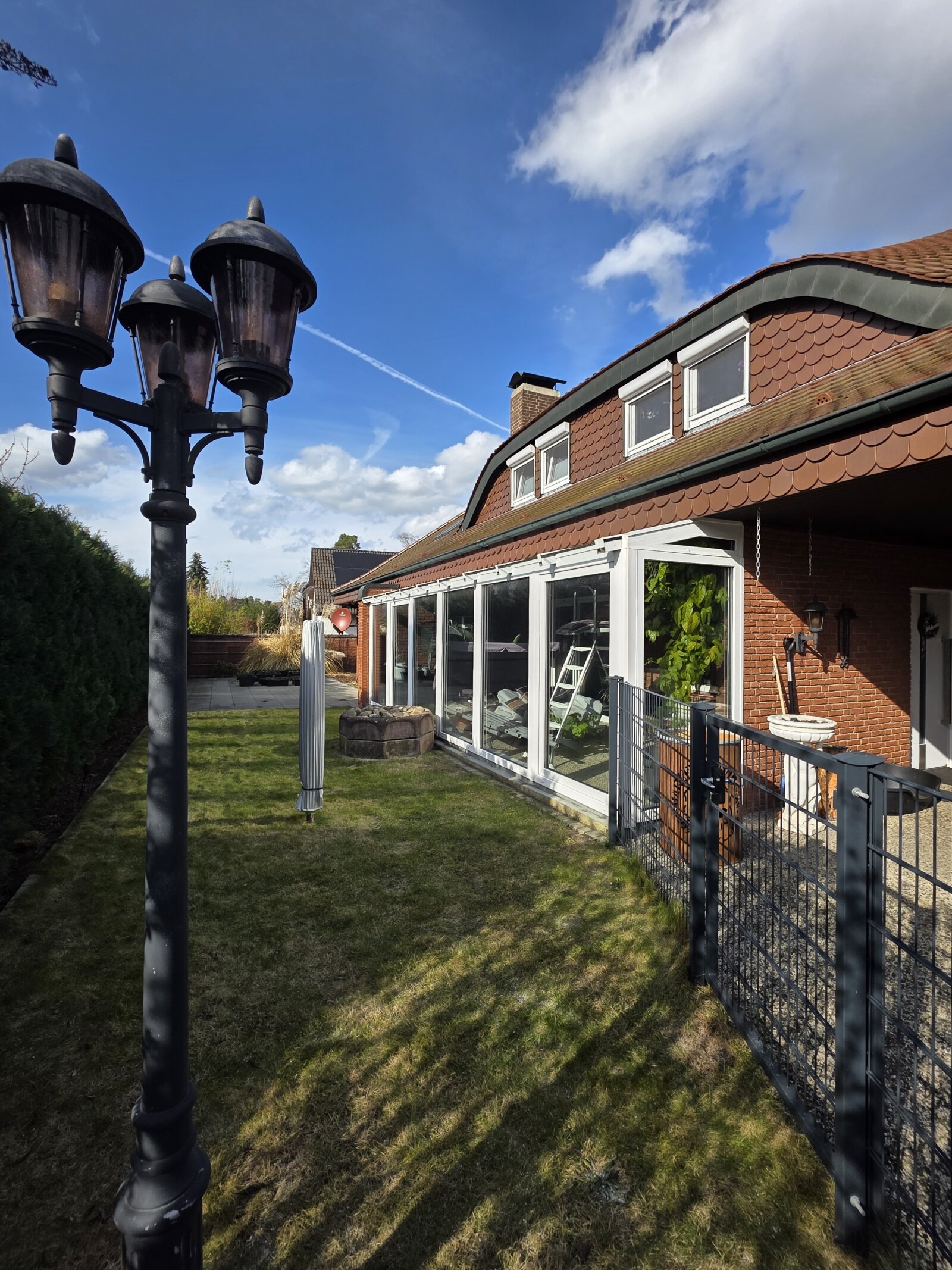 Hochwertig saniertes Einfamilienhaus mit Einliegerwohnung und exklusiver Ausstattung